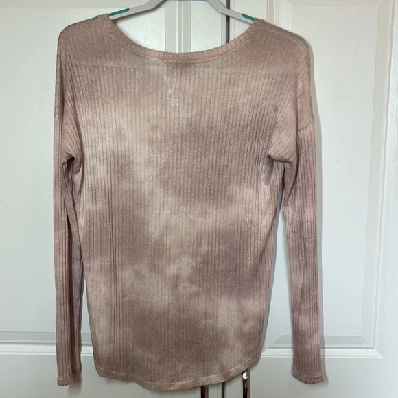 AE Soft and Sexy Shirt (M) - Picture 2 of 4